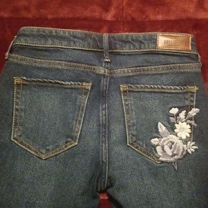 HOLLISTER VINTAGE STRETCH LOW-RISE SUPER SKINNY